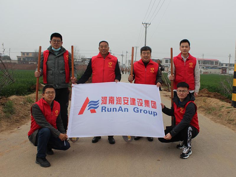 2022年，潤(rùn)安集團(tuán)深入寶蓮寺鎮(zhèn)二十里鋪村，助力人居環(huán)境整治。